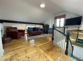Worcester City Centre self check-in cosy loft apartment