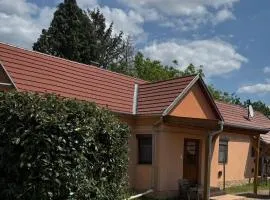 Nyugalom Szigete, Kisház Kerkaszentkirály
