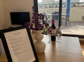 Apartamento y ático en Tomares, Sevilla, ξενοδοχείο σε Tomares