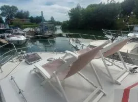 Escapade en Bateau VINTAGE terrasse mini spa option payante