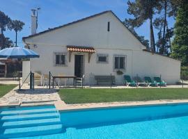Casinha; Piscina/ Praia/ Lisboa, resort em Aroeira