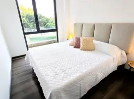 Modern Apartment Terrace, Lap Pool, Hot Tub & Gym