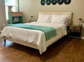 Retro Retreat in the Greater Heights