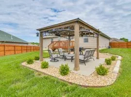 Pool Access, Grill and Gazebo Ozark Getaway!