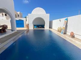 Villa djerba piscine commune, hotel v destinaci Mezraya