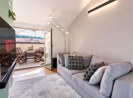 Modern Apartment with double terrace and parking、アルバのホテル