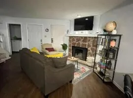 Cozy 2BR 2BA apt close to Siegen & Womans