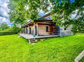 Gîte Domaine Taureau、Saint-Brissonのシャレー
