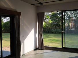Villa 57 Abhishree Orchards, hotel v destinaci Sānand