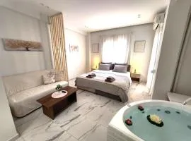 Lux Suite Jacuzzi Acropolis byMK
