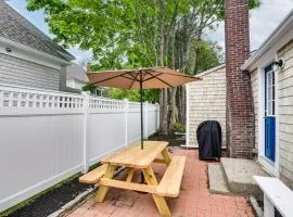 Walk to Shops and Dining Cozy Osterville Cottage