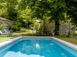 Le Domaine Sainte Raffine, piscine, charme et insolite, hotel v destinaci Belvèze