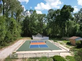 Majestic house with swimming pool