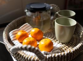 Homely Bondi Beach base close and comfortable, beach hotel in Sydney