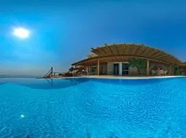 M11 - Seaview Villa - Luxury Villa with pools & views