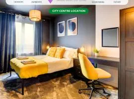 Stylish Apartment • Town Centre • Secure Parking • Fast Wifi • Smart TV • Yoko Property