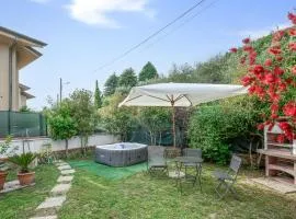 Cozy Home In Corsanico With Jacuzzi