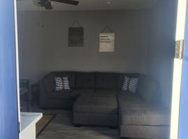 Modern Apartment in The Groves, hotel v destinaci Mesa