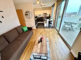Stylish 2Bedrooms 2Baths, Balcony Views, Stratford, ABBA