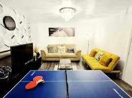 City Centre Apartment With Tennis Table