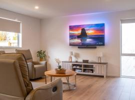 Brand New Games Room Family Home Sleeps 6, hotel v destinaci Prebbleton