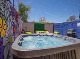 Bohemian ChiC SpaCation-Private HotTub-Close to Downtown-No Pet Fee!, hotel a Albuquerque