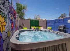 Bohemian ChiC SpaCation-Private HotTub-Close to Downtown-No Pet Fee!