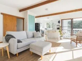 Bayview Cottage - Serene Escape between Beach & Bay