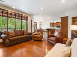 Serenity Escape by the Lake - Condo for 6 with Resort-style Amenities