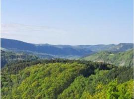 Mobil-home Familial Lozère, hotelli kohteessa Banassac