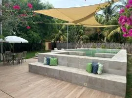 Playa Costa azul con piscina y parqueo