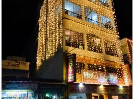 HOTEL Nandini Varanasi! Near Kashi Vishwanath Temple - Air Conditioned Rooms With free Wi-fi - Free Parking Available