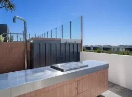 Modern 1-Bed Apartment with Views in Fremantle