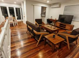 Three-bedroom house with pool & yard, villa in Rochedale South