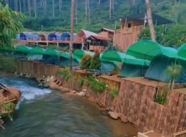 Wulandari Camp, hotel v destinaci Palayangan