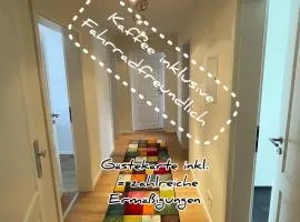 Schöne neue 4 Zimmer Wohnung mit Süd-Balkon bis 8 Personen
