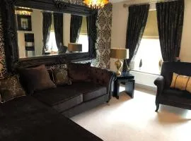 Room in Guest room - Cozy Sheffield Guest Room with Shared Facilities