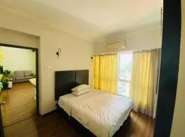 Comfortable Room with Local Hosts Ideal KLCC Stay