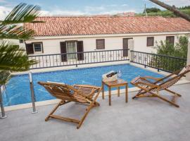 Villa Suzy Lux, Hotel in Sutivan