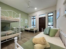 Sea Lodge by Radiant Teluk Sari Penyabong Johor, hotel v destinaci Mersing