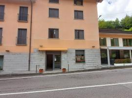 Albergo Ristorante Bigiù, hotel v destinaci SantʼOmobono Imagna
