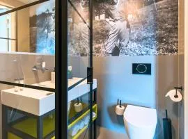 Home near city center - new bathroom & hotel bed