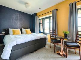 Home near city center - new bathroom & hotel bed, hotel i Tilburg