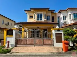 Homely, Seremban 2, Spacious, Cozy, Quiet, WiFi, Guarded