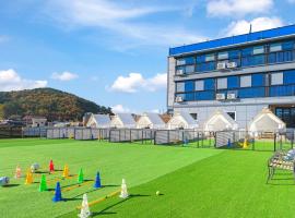 Namhae Dangdangi Dog Pension Blue, hotel en Namhae