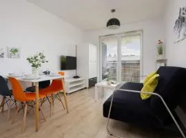 Modern Apartment in Warsaw with Underground Parking by Noclegi Renters