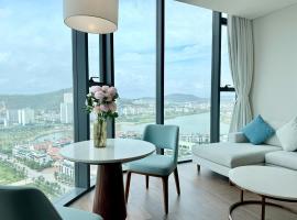 Spring ALacarte Ha Long Luxury Studio、ハロンのホテル