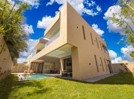 VILLA DE LUXE à Marrakech, GOLF, Piscine, 10 min du centre, hotel i Marrakech