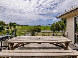 Te Tiriti Beach House - Paihia Holiday Home
