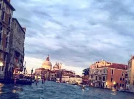 Terrace Apartment Venice - 6th Floor Red-
